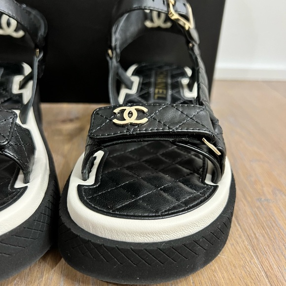 Chanel 2022 “Road to the Sun” sandal - Picture 2 of 13